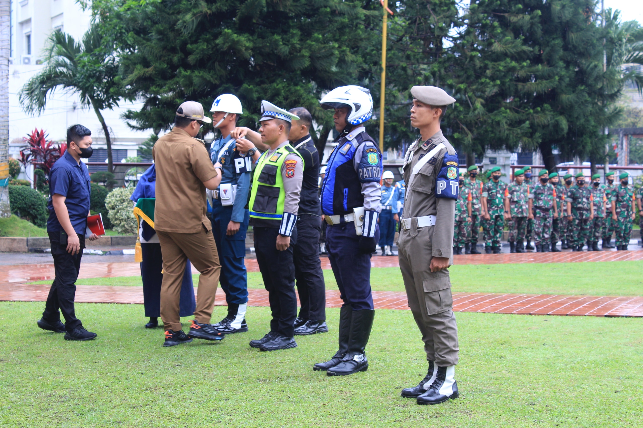 Berkolaborasi dengan Dinas Perhubungan, Satpol PP Kota Medan Ikut Serta Menggelar Disiplin Parkir di Kota Medan.